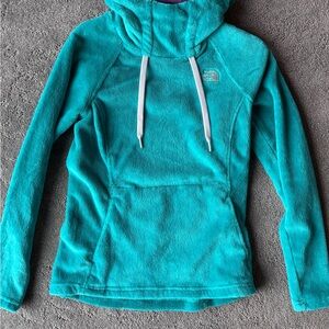 The North Face women’s pullover fleece